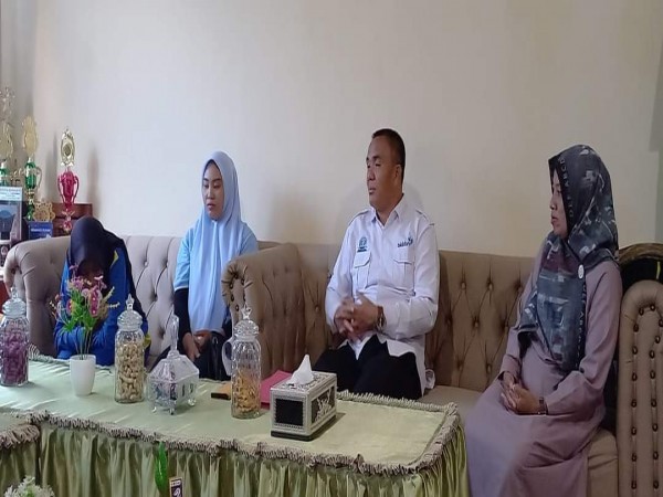 Pertemuan Kepala Sekolah dengan Wali Siswa Serta Penyerahan SK Kepala sekolah kepada  Calon Siswa Baru TP 2023/2024 Sebagai Siswa Penerima Bantuan Bebas Biaya Pendidikan (BIDIKMISI) Selama Bersekolah di SMK Muhammadiyah Pagar Alam.