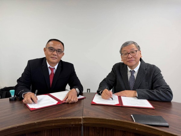 Anabuki College adalah grup institusi pendidikan komprehensif di Jepang