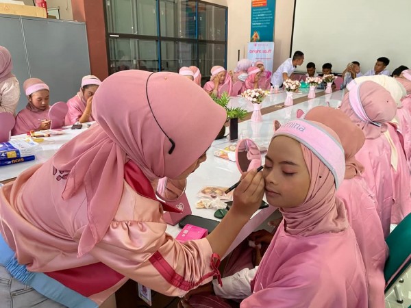 JURUSAN XII MPLB MENGADAKAN KEGIATAN BEAUTY CLASS