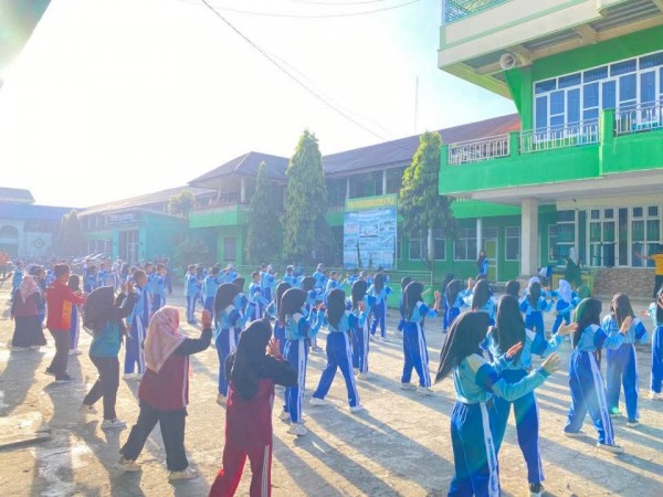 KEGIATAN SENAM & PENGEMBANGAN DIRI JURUSAN MPLB DAN DKV SMK MUHAMMADIYAH PAGARALAM